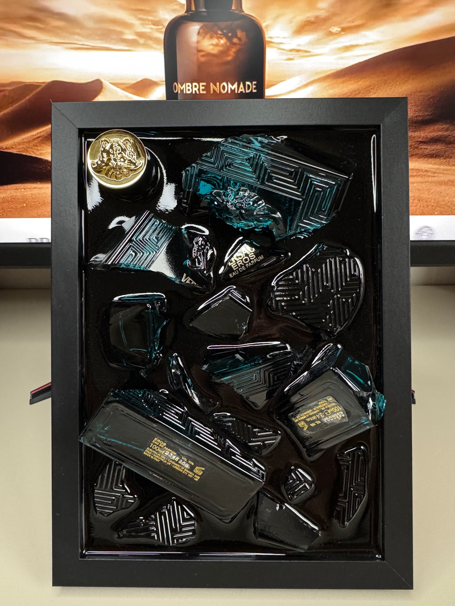 Valentino Born In Roma Uomo Intense - Image from a broken bottle