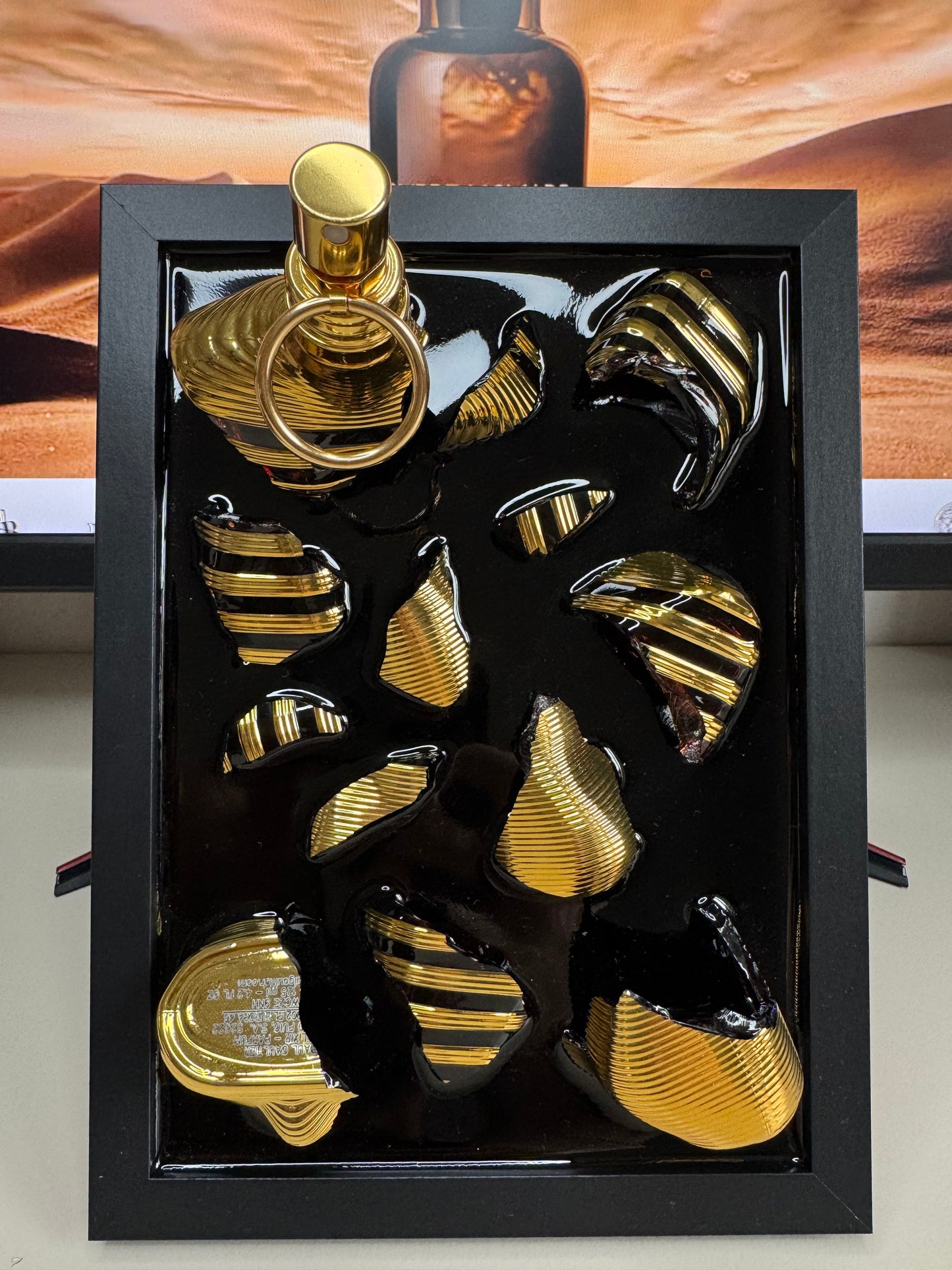 Valentino Born In Roma Uomo Intense - Image from a broken bottle