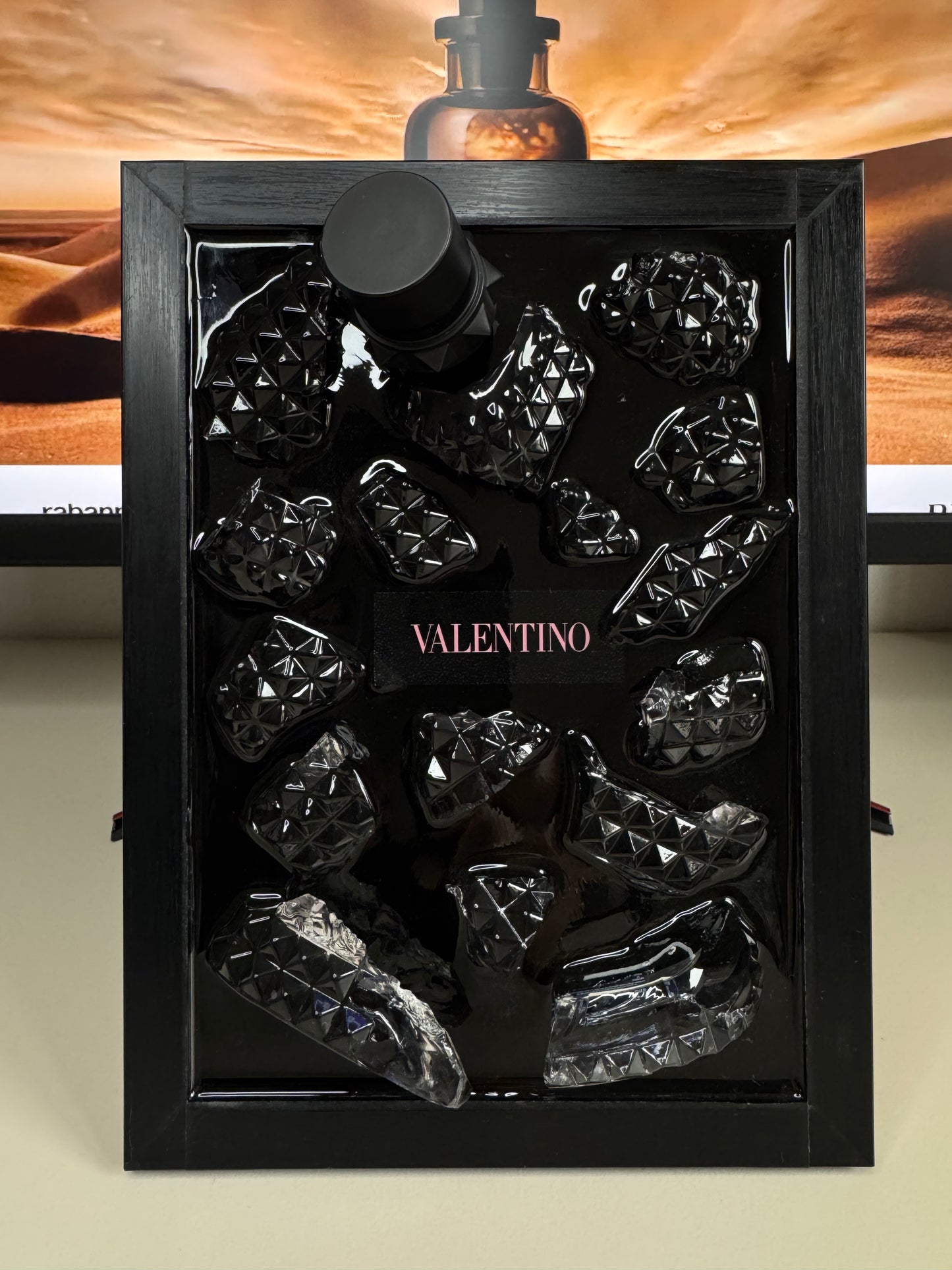 Valentino Born In Roma Uomo Intense - Image from a broken bottle